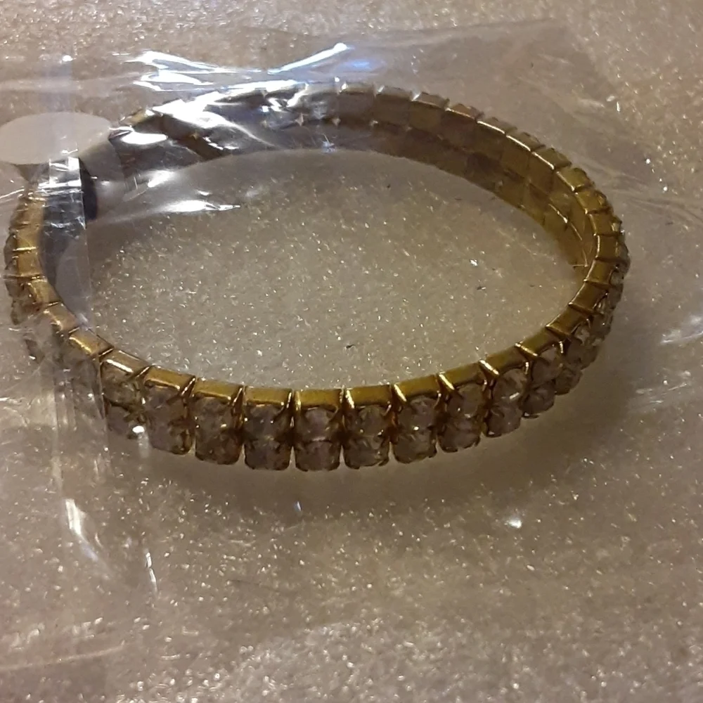 Small Rhinestone Bracelet - Picture 3 of 7
